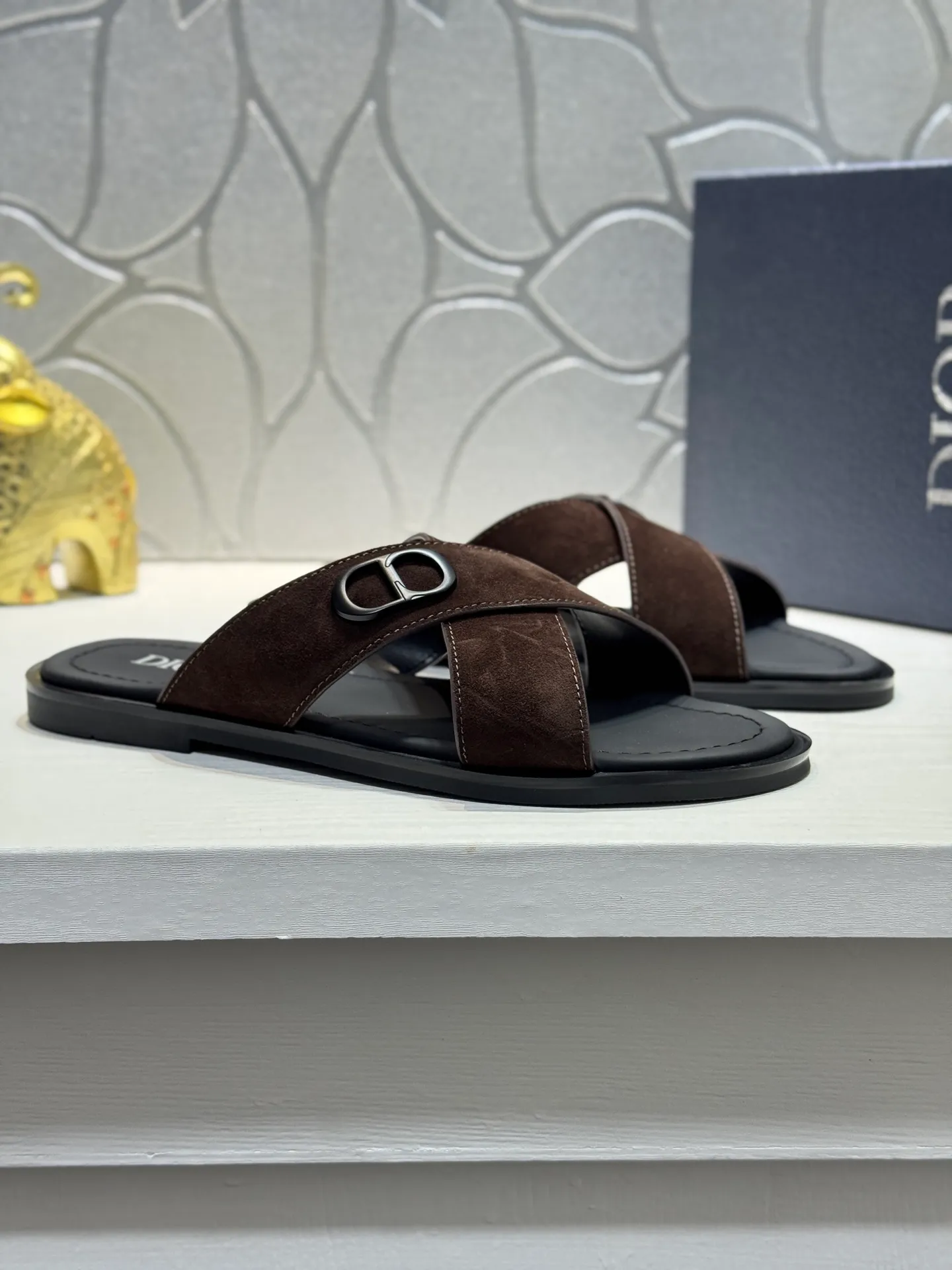 Men's men's shoes 💰320 [New style] 🦇🦇𝐂𝐡𝐫𝐢𝐬𝐭𝐢𝐚𝐧 𝐃𝐢𝐨𝐫 Dior slippers - the latest hot sandals, classic sandals, original replicas, super durable and versatile, cowhide leather with hardware accessories, very comfortable on the feet Look slim and white. Original molded outsole size: 38-44 (.45. Customized